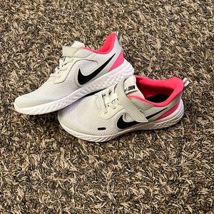 New - Never Worn - Girls 2Y Nike Revolution Sneakers